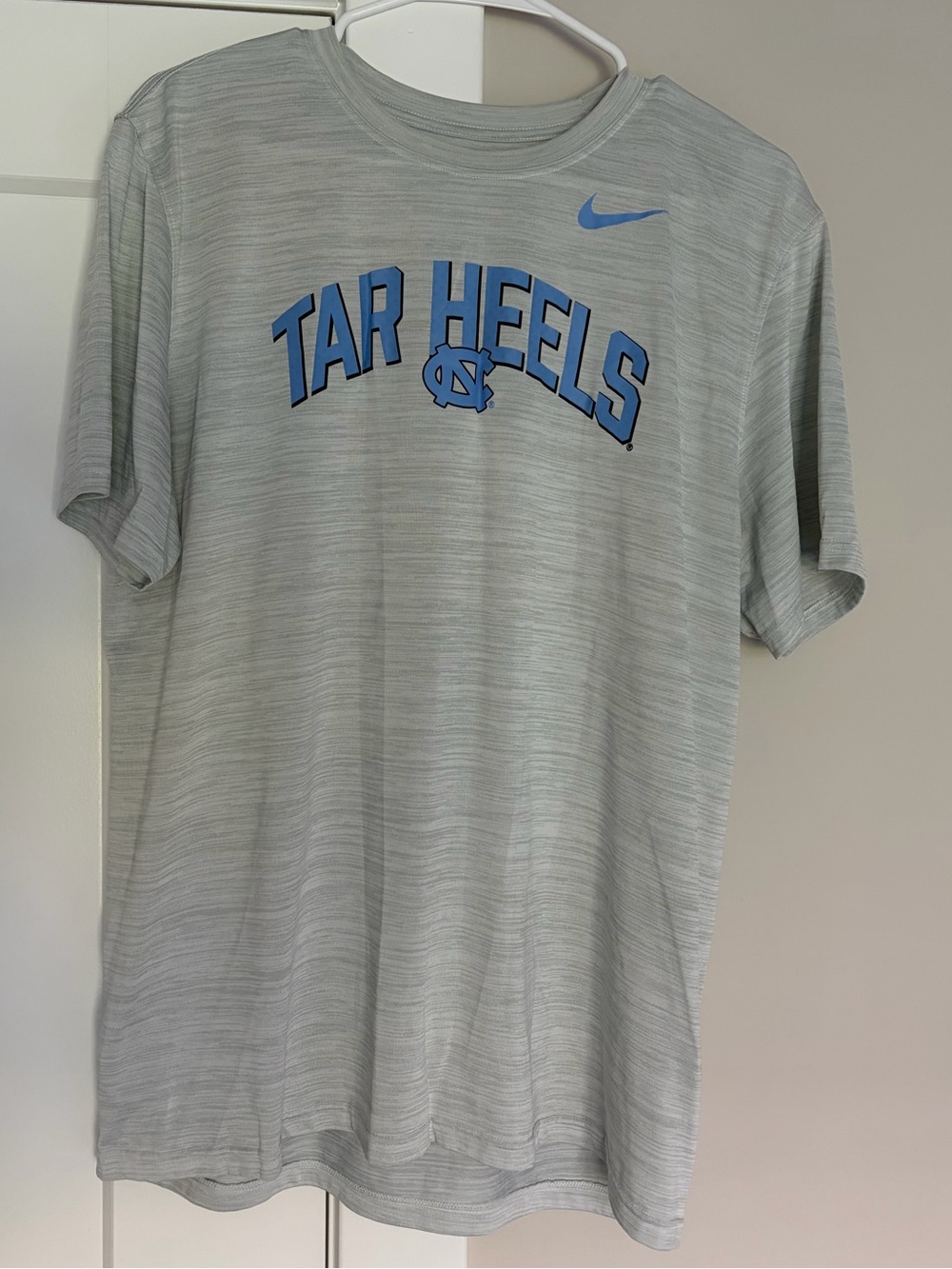 Nike Men’s UNC Tar Heels Heather Gray Dri-Fit Tee - Size L